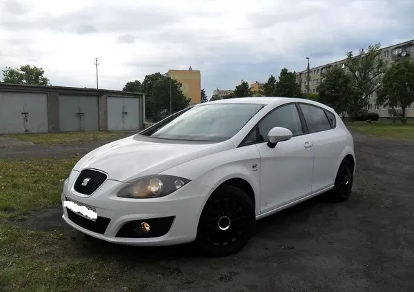 samochody osobowe Seat Leon cena 16900 przebieg: 210000, rok produkcji 2011 z Kutno